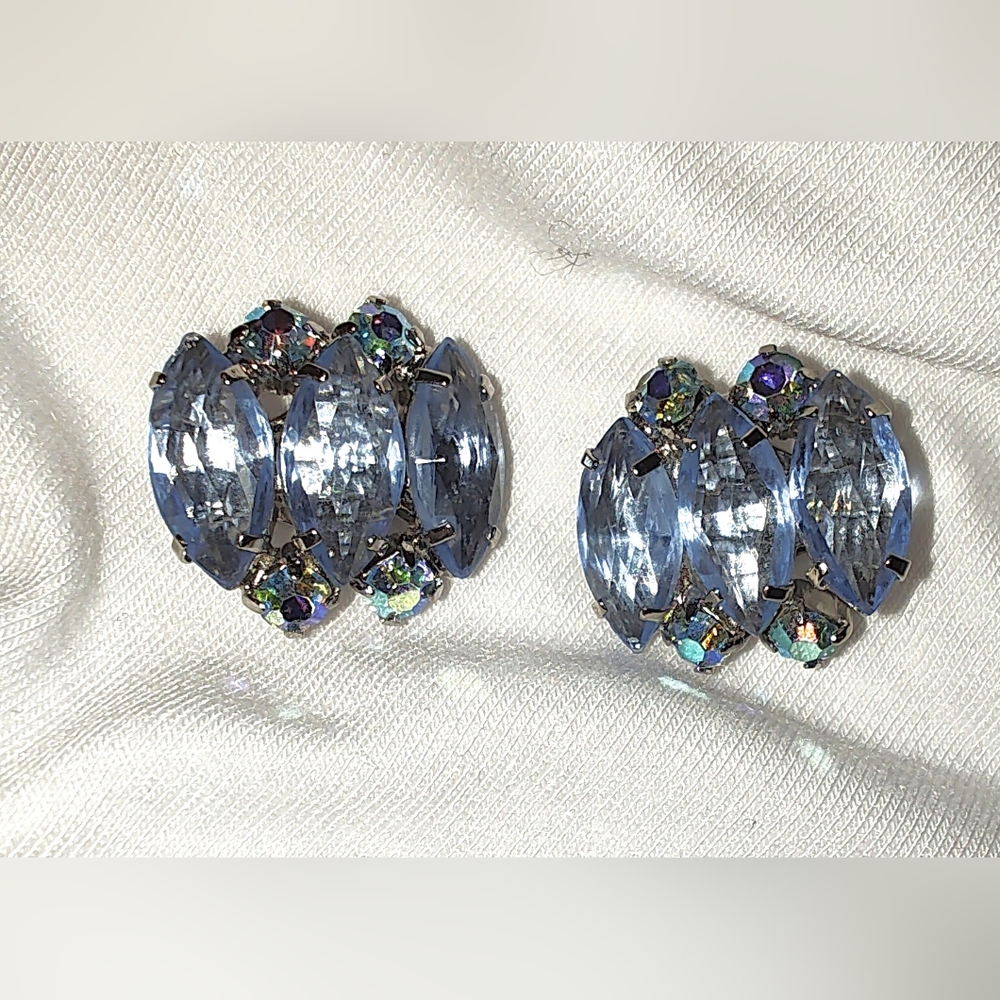 Vintage Juliana Light Blue Rhinesone Clip Earrings UnMarked